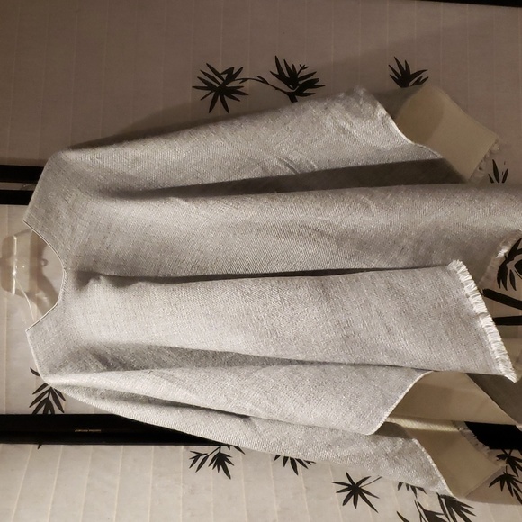 Gray and Beige Wrap - Picture 2 of 5